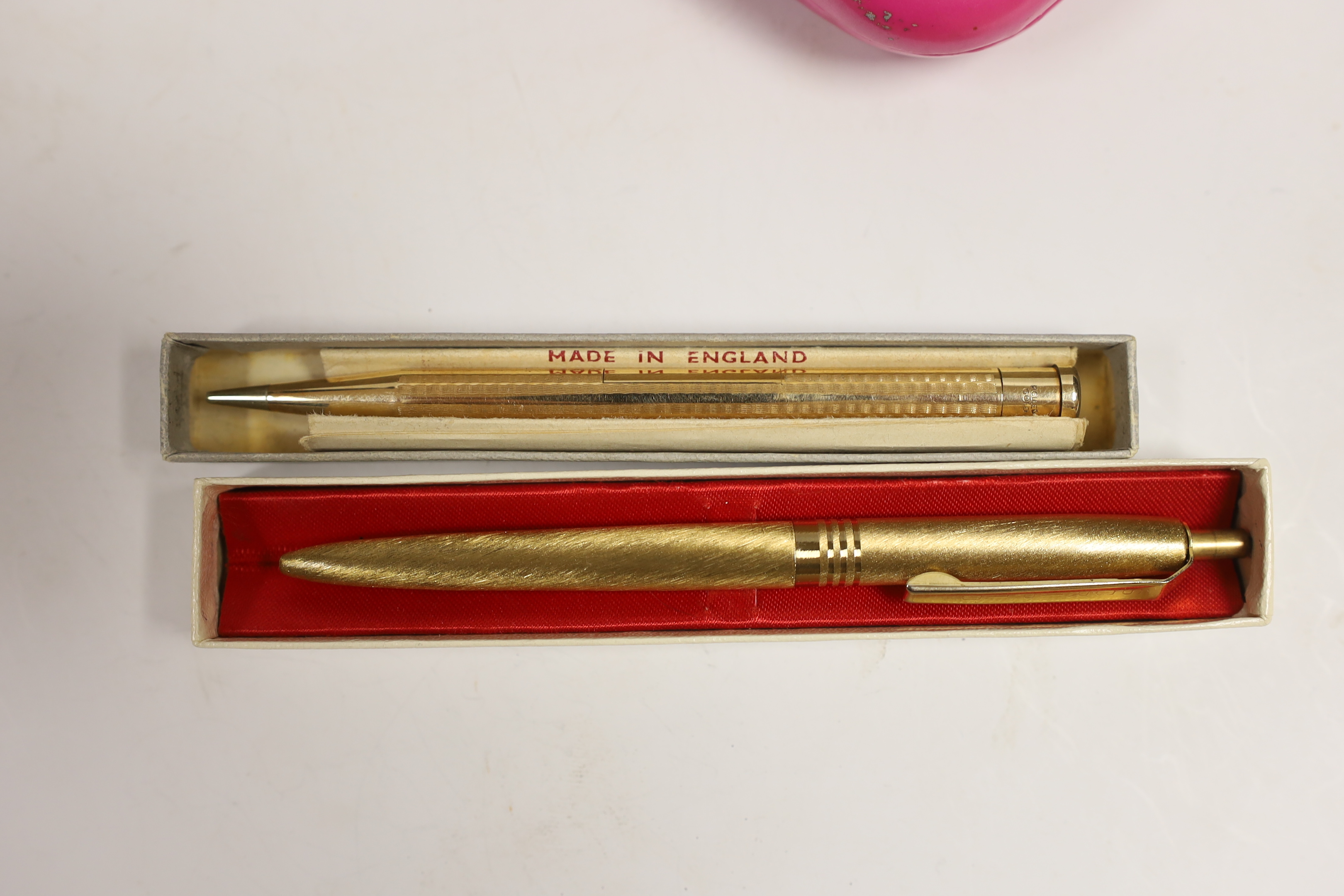 A collection of pens including Parker, some with gold nibs